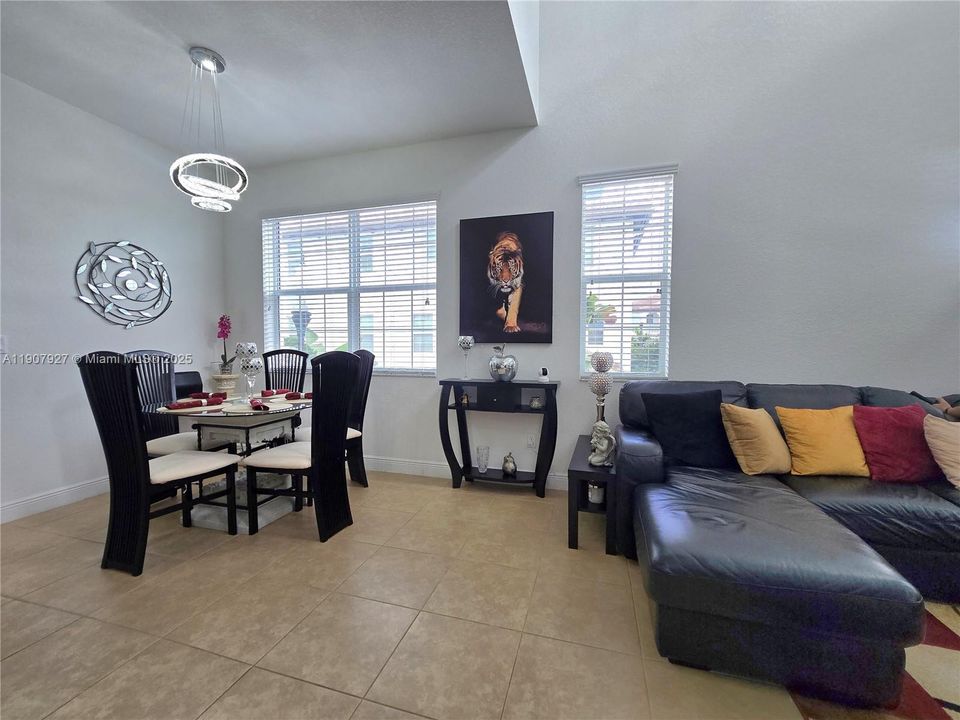 For Sale: $559,000 (3 beds, 3 baths, 1760 Square Feet)