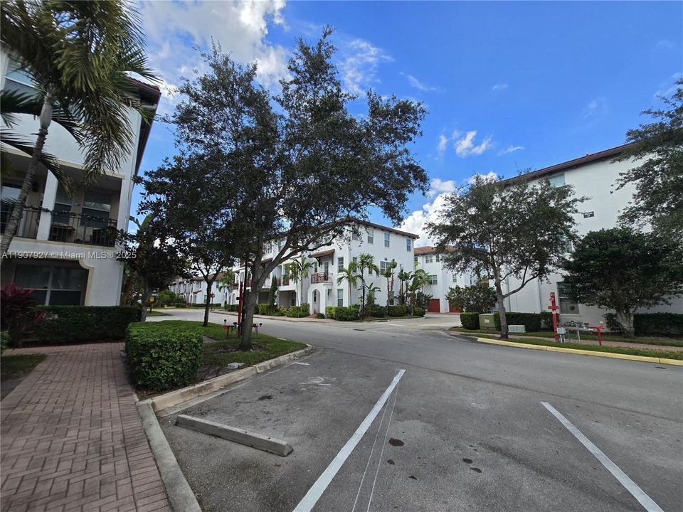 For Sale: $559,000 (3 beds, 3 baths, 1760 Square Feet)