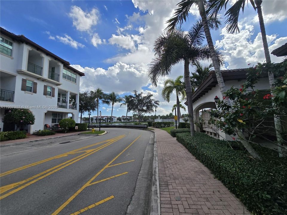 For Sale: $559,000 (3 beds, 3 baths, 1760 Square Feet)