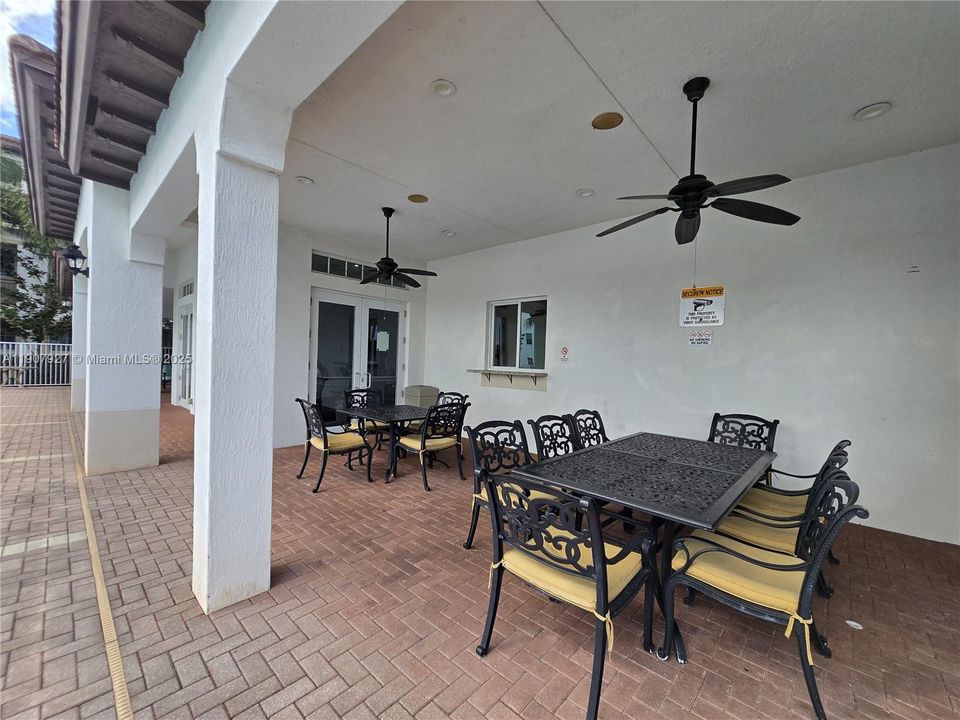 For Sale: $559,000 (3 beds, 3 baths, 1760 Square Feet)