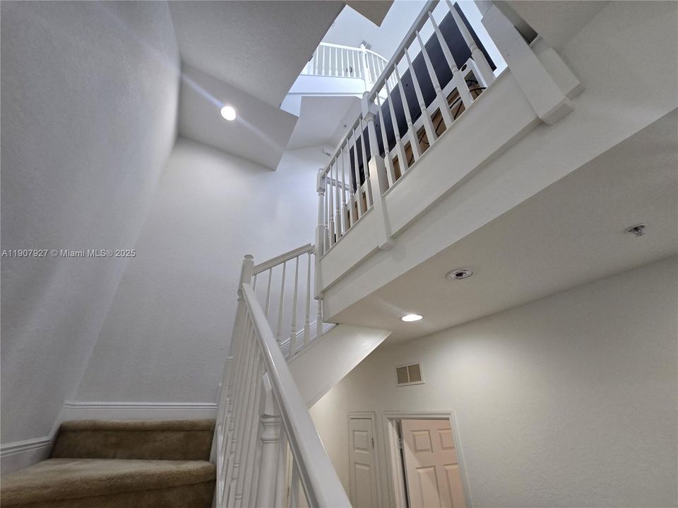 For Sale: $559,000 (3 beds, 3 baths, 1760 Square Feet)