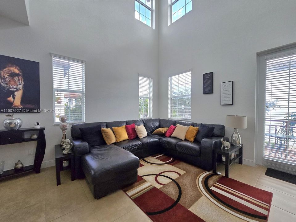 For Sale: $559,000 (3 beds, 3 baths, 1760 Square Feet)