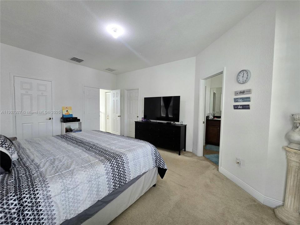 For Sale: $559,000 (3 beds, 3 baths, 1760 Square Feet)