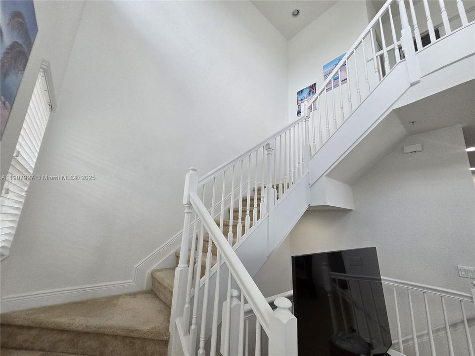 For Sale: $559,000 (3 beds, 3 baths, 1760 Square Feet)