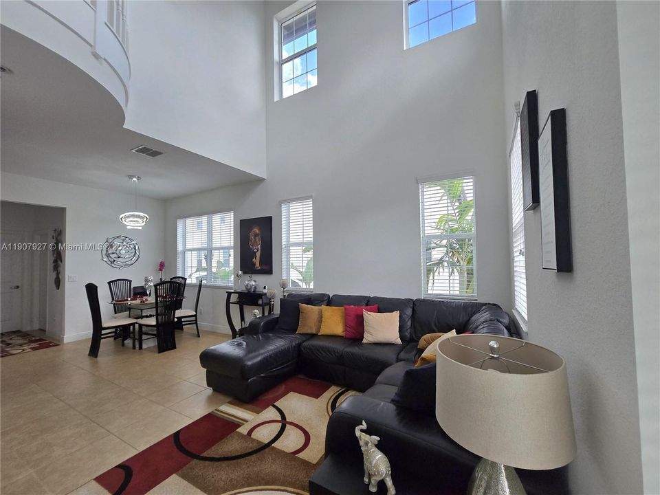 For Sale: $559,000 (3 beds, 3 baths, 1760 Square Feet)