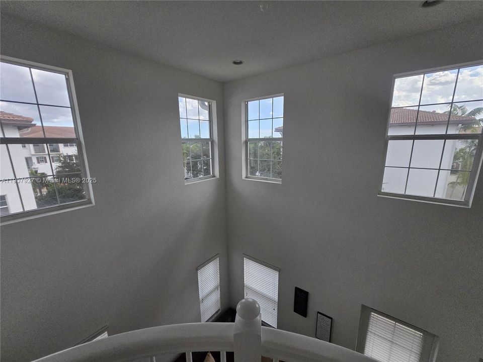 For Sale: $559,000 (3 beds, 3 baths, 1760 Square Feet)