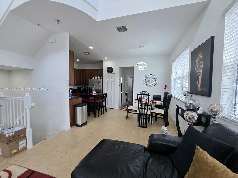 For Sale: $559,000 (3 beds, 3 baths, 1760 Square Feet)