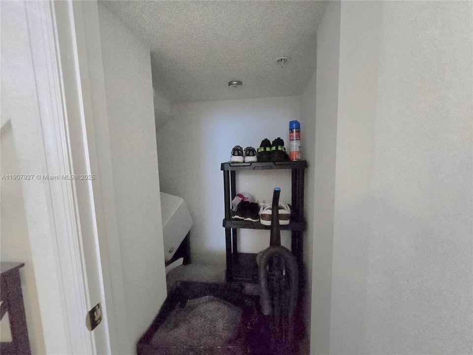 For Sale: $559,000 (3 beds, 3 baths, 1760 Square Feet)