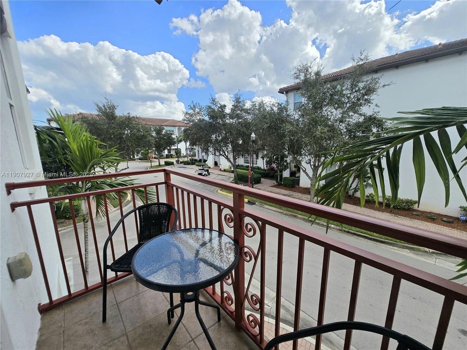 For Sale: $559,000 (3 beds, 3 baths, 1760 Square Feet)