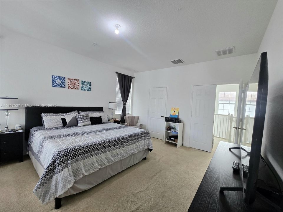 For Sale: $559,000 (3 beds, 3 baths, 1760 Square Feet)