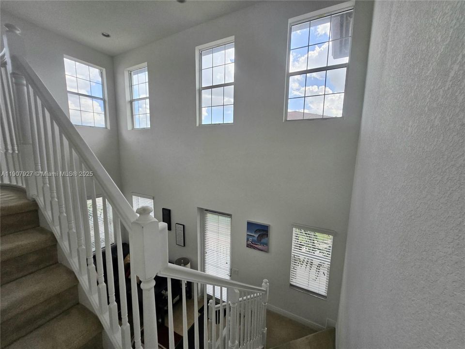 For Sale: $559,000 (3 beds, 3 baths, 1760 Square Feet)