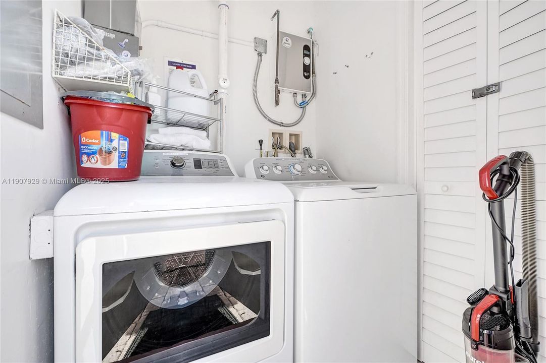 На продажу: $1,900,000 (0 спален, 0 ванн, 1700 Квадратных фут)