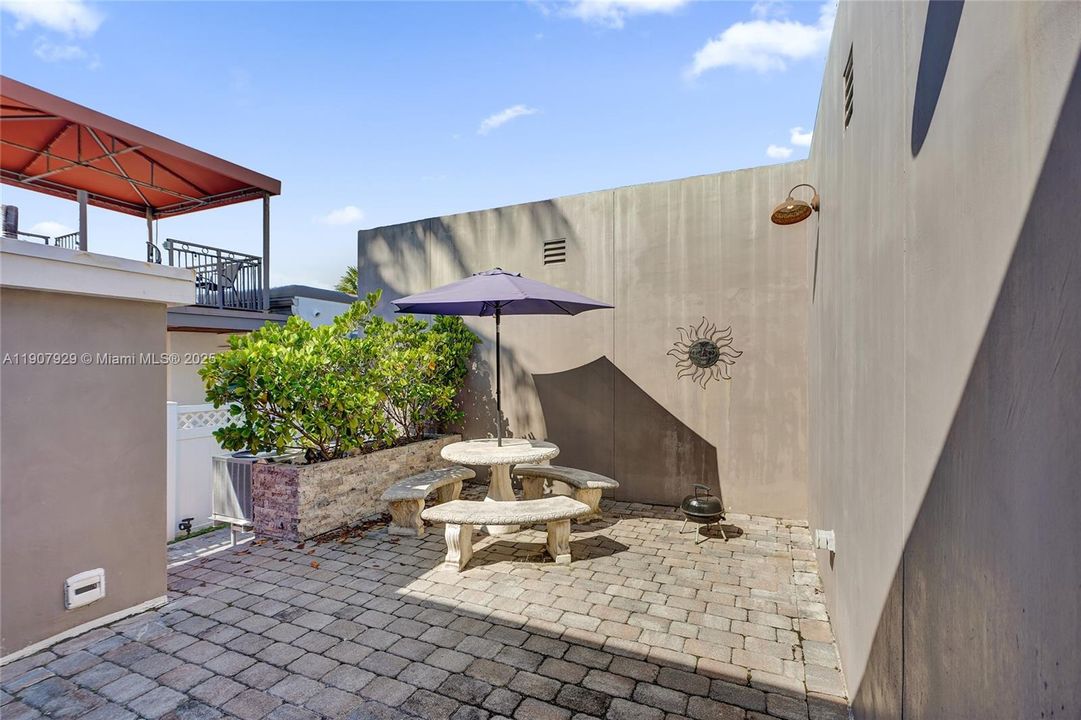 На продажу: $1,900,000 (0 спален, 0 ванн, 1700 Квадратных фут)