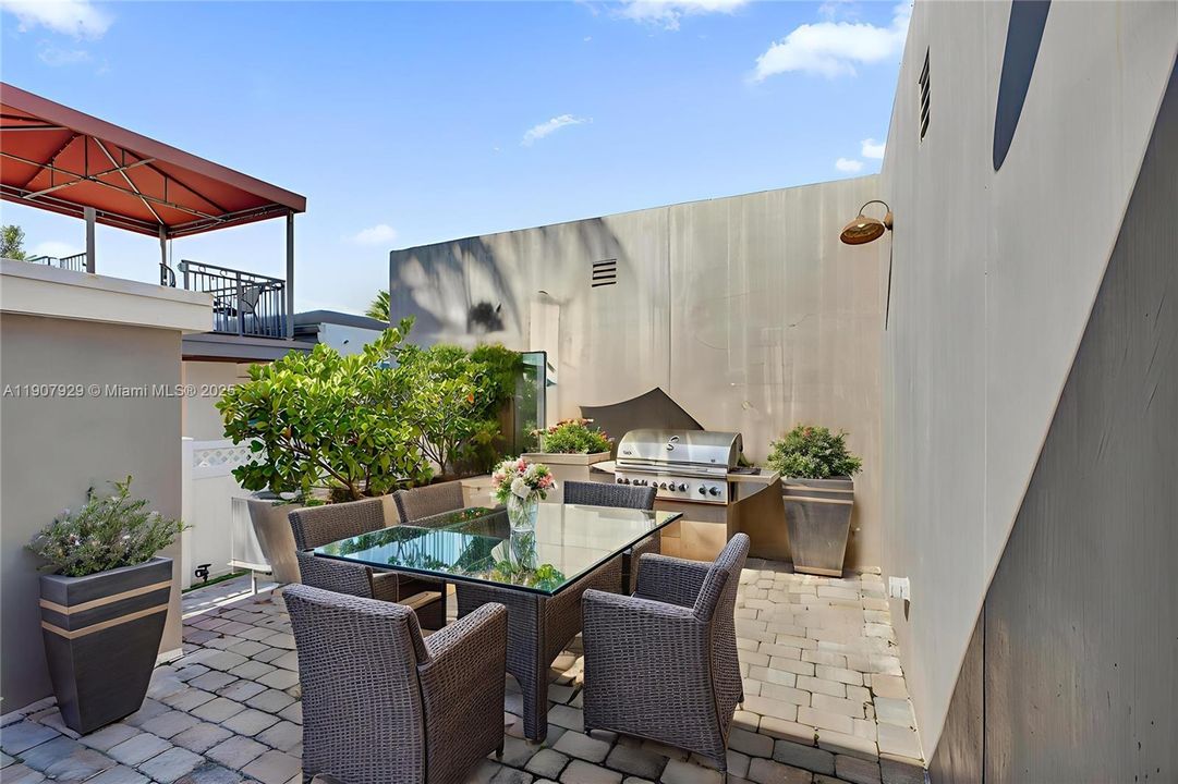 На продажу: $1,900,000 (0 спален, 0 ванн, 1700 Квадратных фут)