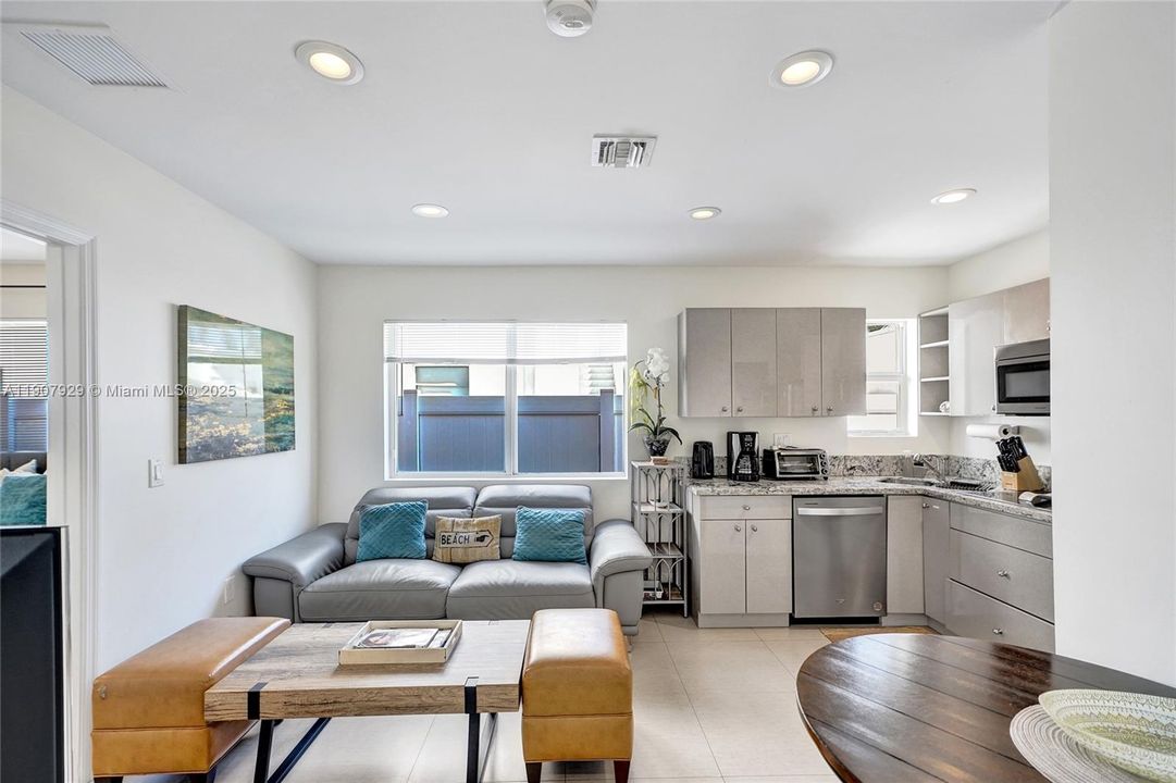 На продажу: $1,900,000 (0 спален, 0 ванн, 1700 Квадратных фут)