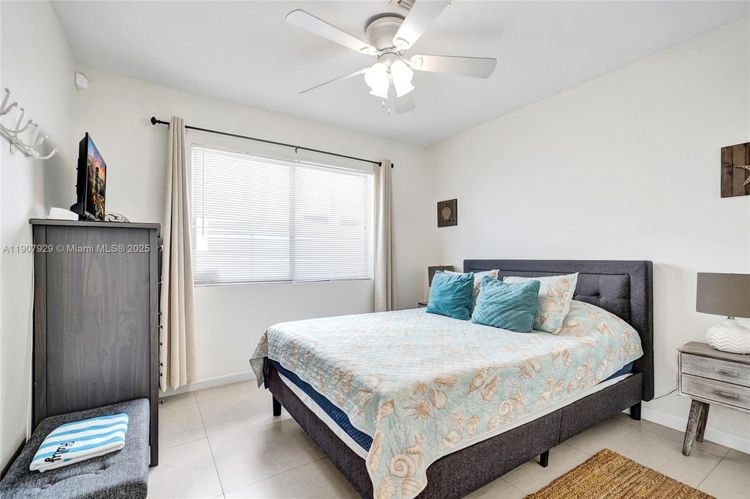 На продажу: $1,900,000 (0 спален, 0 ванн, 1700 Квадратных фут)