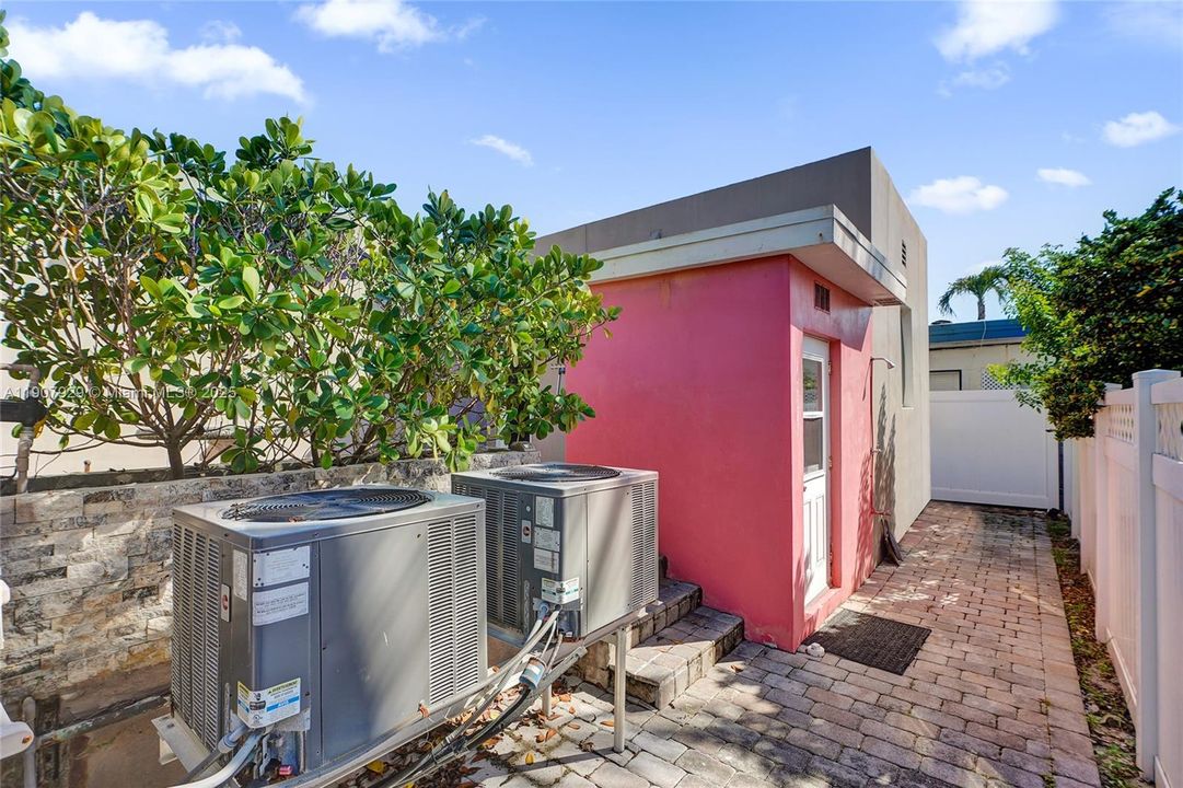 На продажу: $1,900,000 (0 спален, 0 ванн, 1700 Квадратных фут)