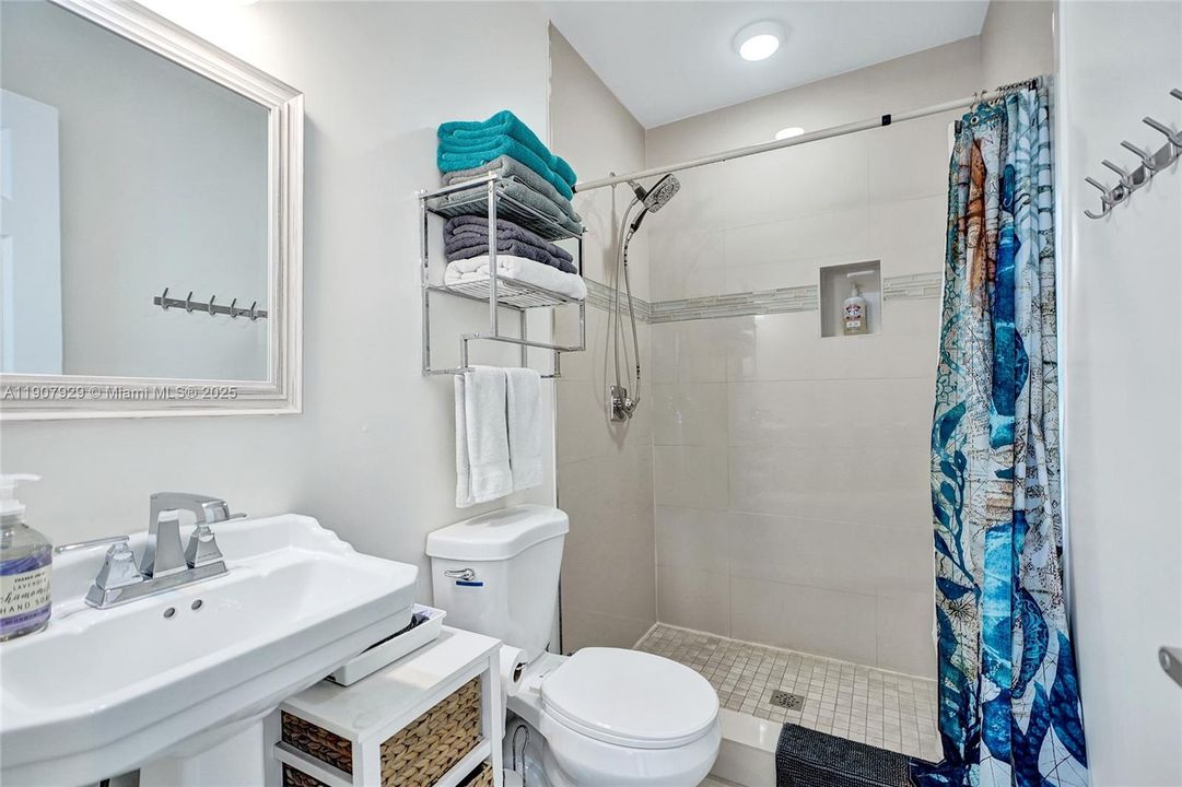 На продажу: $1,900,000 (0 спален, 0 ванн, 1700 Квадратных фут)