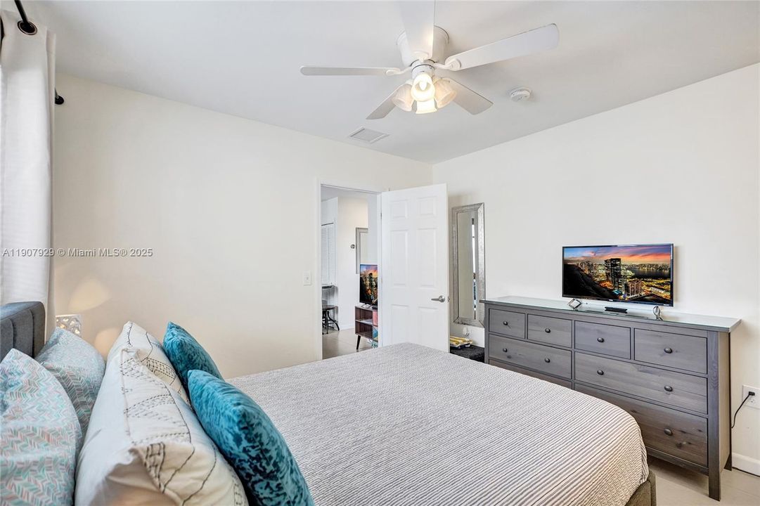 На продажу: $1,900,000 (0 спален, 0 ванн, 1700 Квадратных фут)