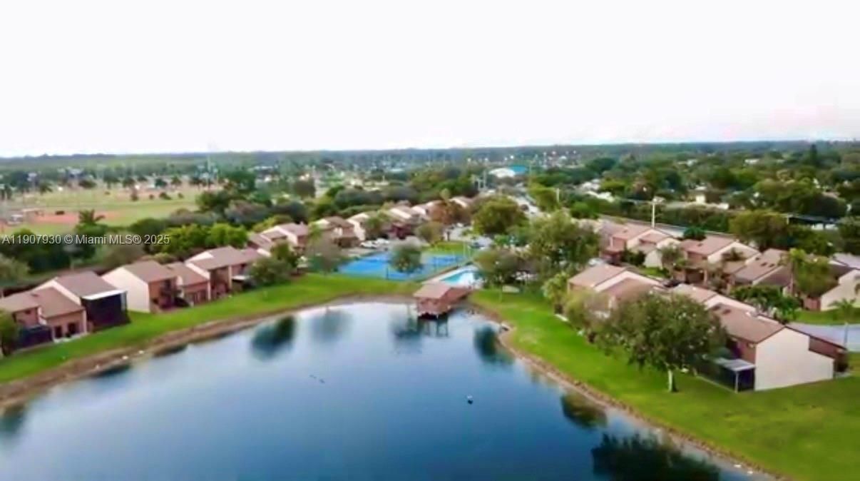 Bird's eye view of the most unique community beautifully maintained neighborhood.