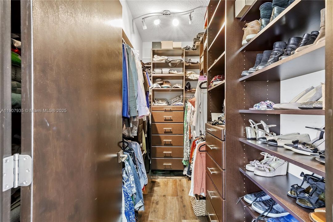 На продажу: $2,089,000 (3 спален, 3 ванн, 2383 Квадратных фут)