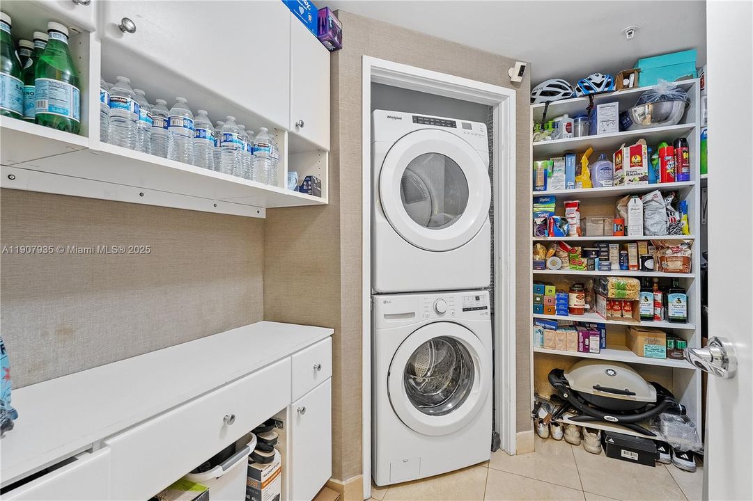 На продажу: $2,089,000 (3 спален, 3 ванн, 2383 Квадратных фут)