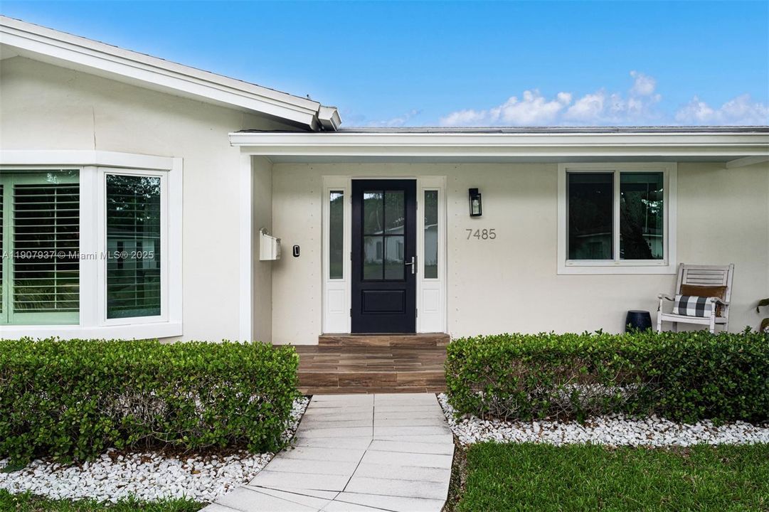 En Venta: $1,250,000 (4 camas, 3 baños, 2132 Pies cuadrados)