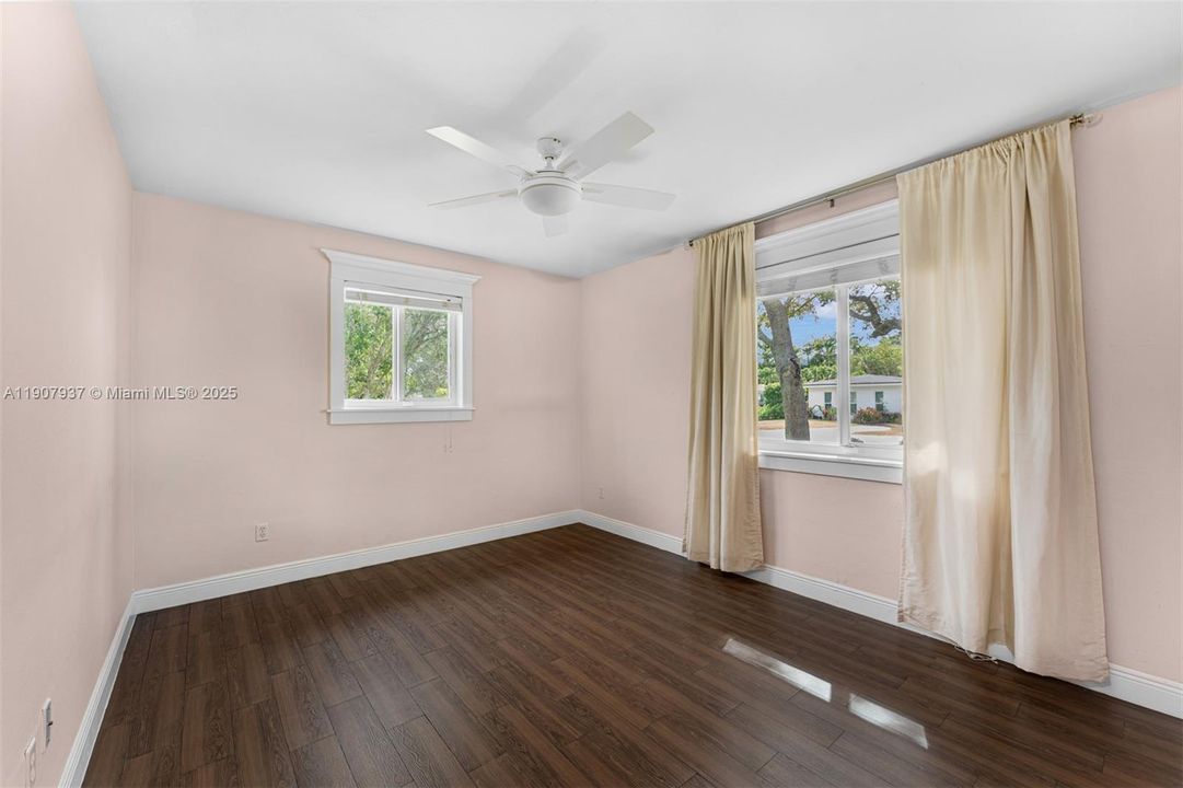 En Venta: $1,250,000 (4 camas, 3 baños, 2132 Pies cuadrados)