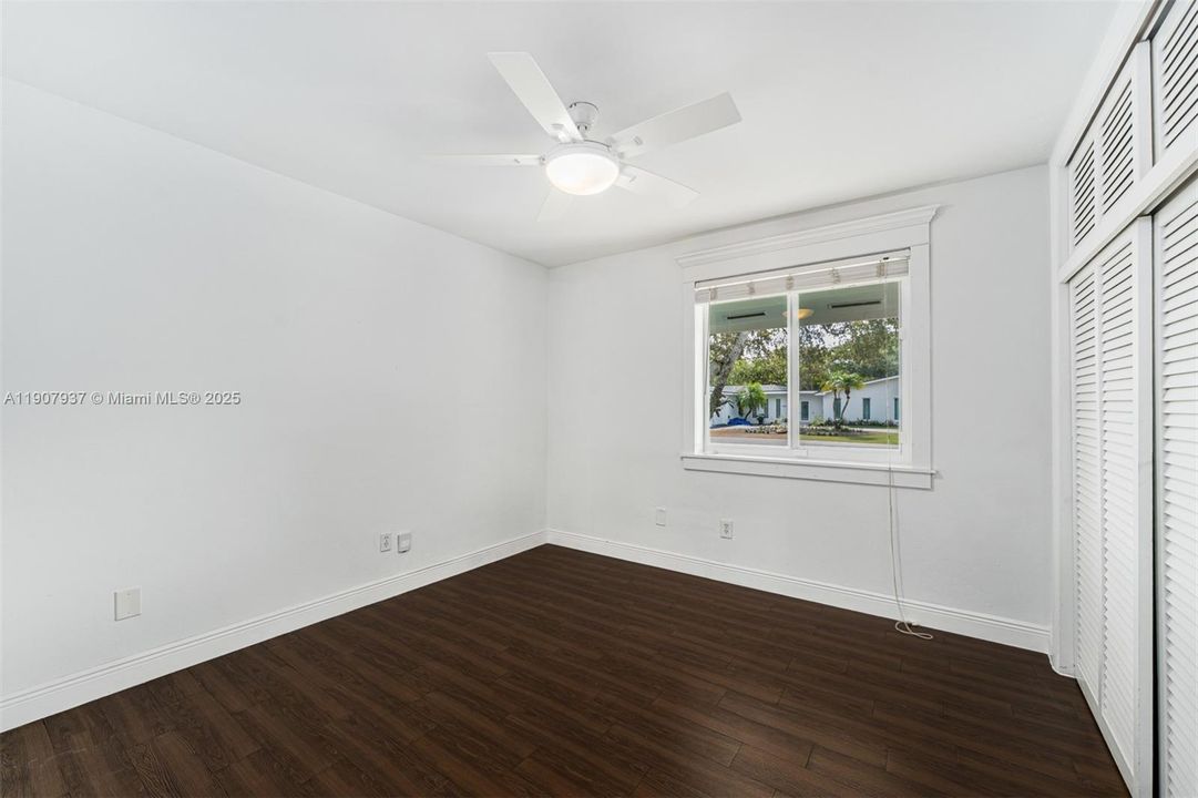 En Venta: $1,250,000 (4 camas, 3 baños, 2132 Pies cuadrados)