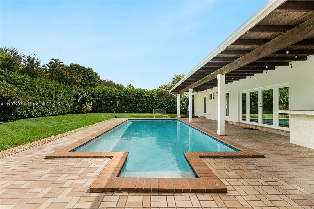 En Venta: $1,250,000 (4 camas, 3 baños, 2132 Pies cuadrados)