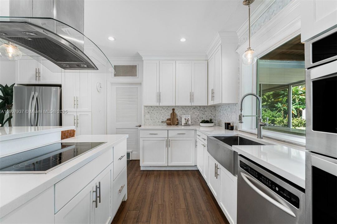 En Venta: $1,250,000 (4 camas, 3 baños, 2132 Pies cuadrados)