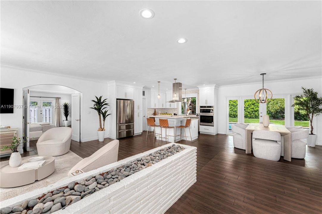 En Venta: $1,250,000 (4 camas, 3 baños, 2132 Pies cuadrados)