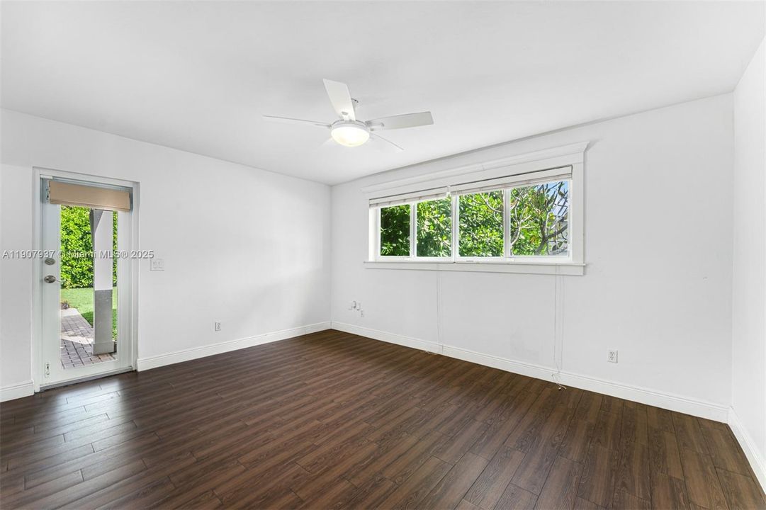 En Venta: $1,250,000 (4 camas, 3 baños, 2132 Pies cuadrados)