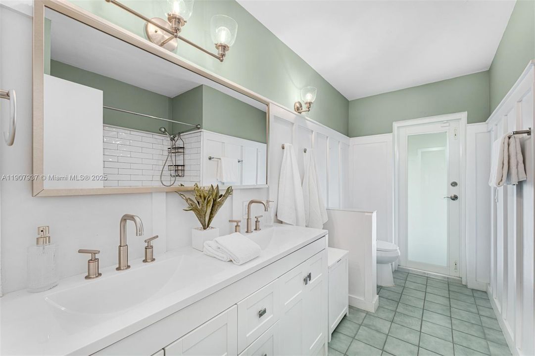 En Venta: $1,250,000 (4 camas, 3 baños, 2132 Pies cuadrados)