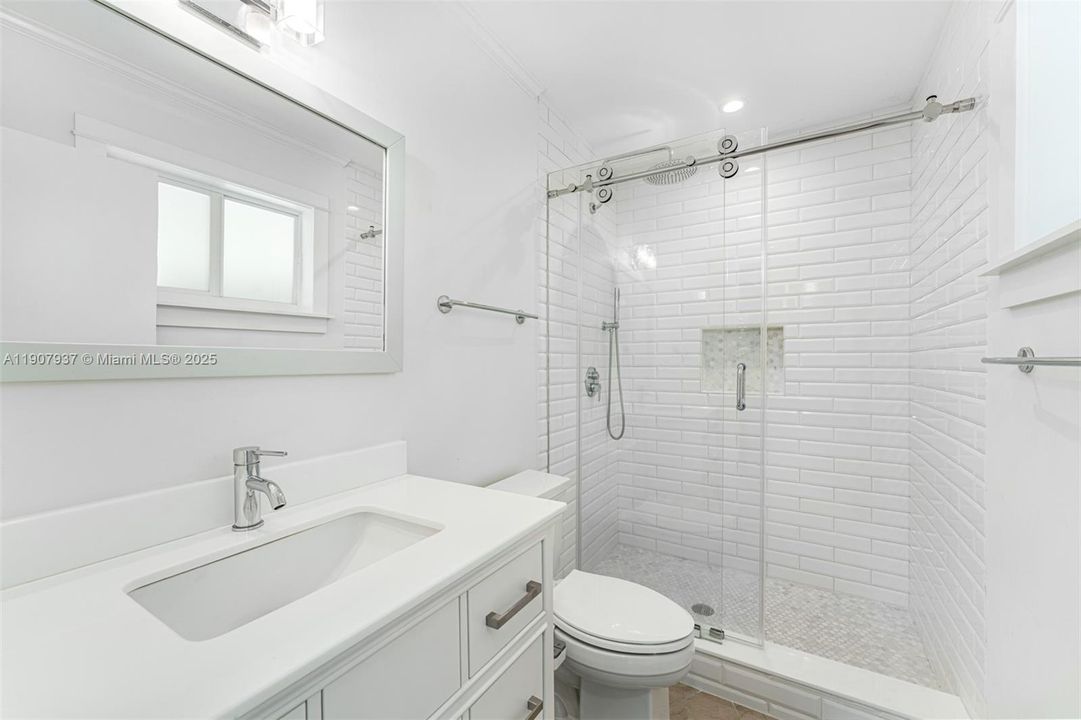 En Venta: $1,250,000 (4 camas, 3 baños, 2132 Pies cuadrados)