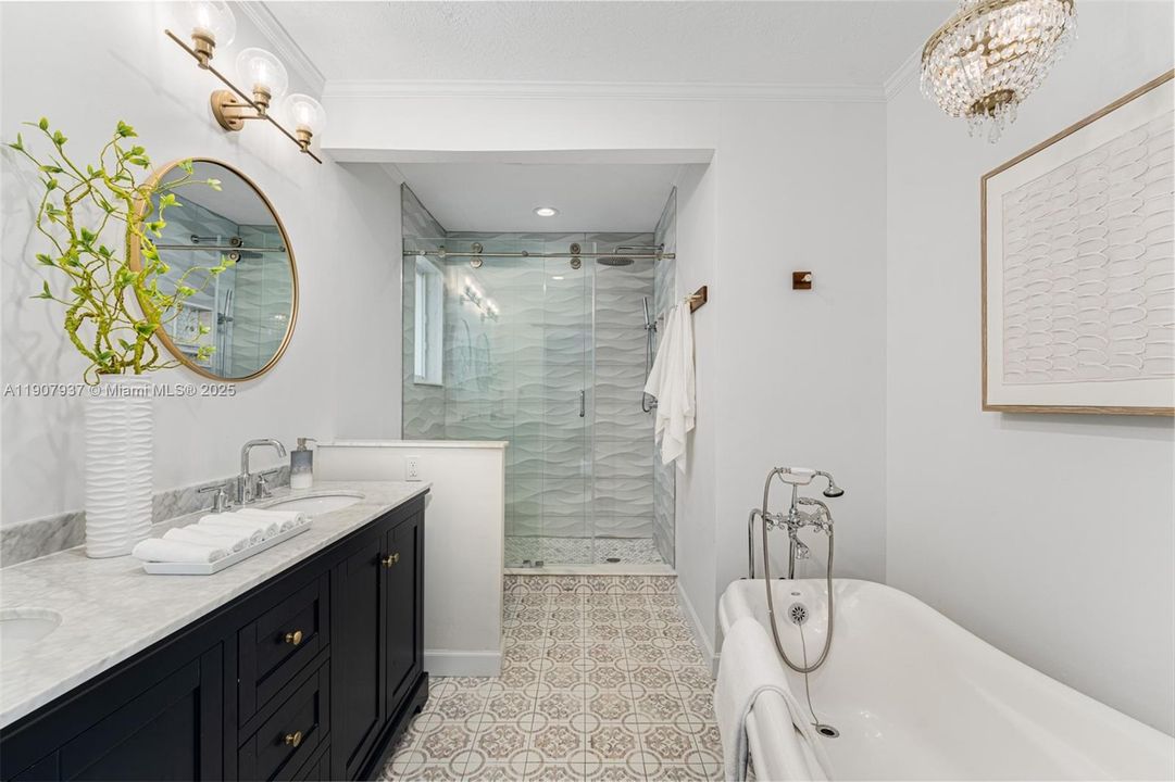 En Venta: $1,250,000 (4 camas, 3 baños, 2132 Pies cuadrados)