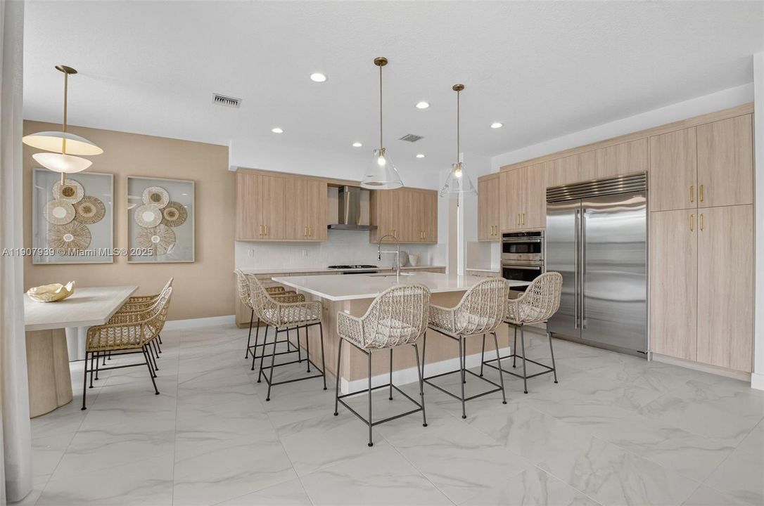 For Rent: $18,000 (5 beds, 7 baths, 4605 Square Feet)