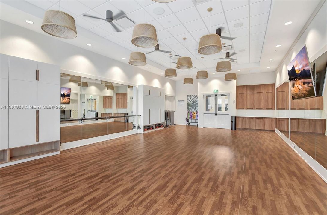 For Rent: $18,000 (5 beds, 7 baths, 4605 Square Feet)