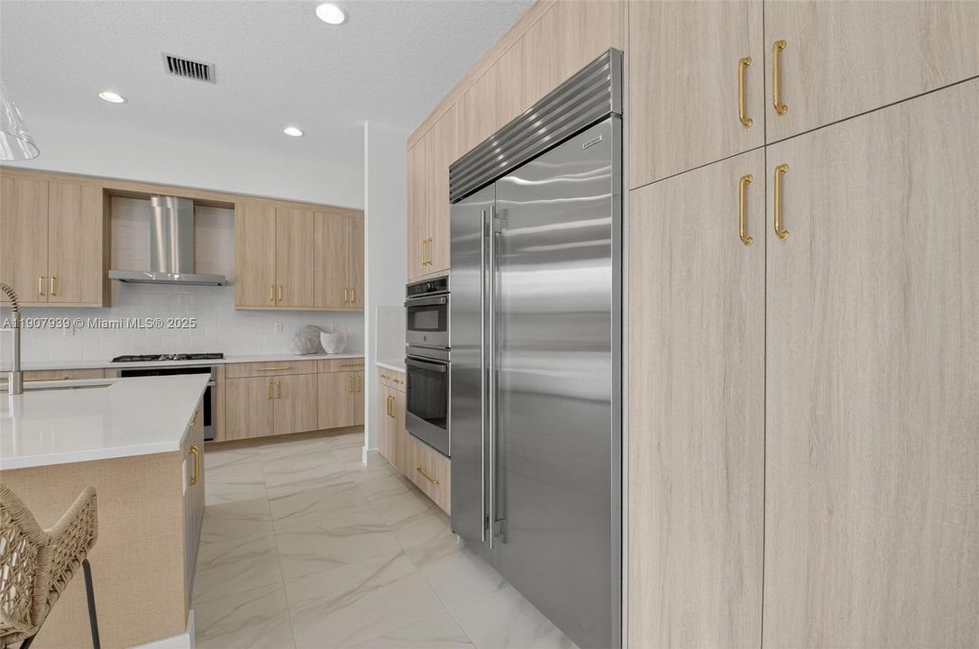 For Rent: $18,000 (5 beds, 7 baths, 4605 Square Feet)