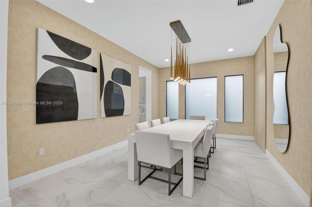 For Rent: $18,000 (5 beds, 7 baths, 4605 Square Feet)