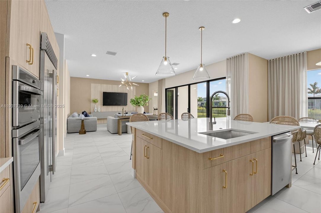 For Rent: $18,000 (5 beds, 7 baths, 4605 Square Feet)