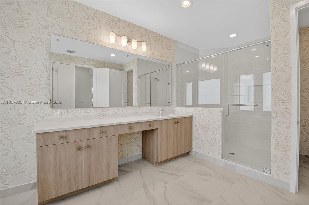 For Rent: $18,000 (5 beds, 7 baths, 4605 Square Feet)