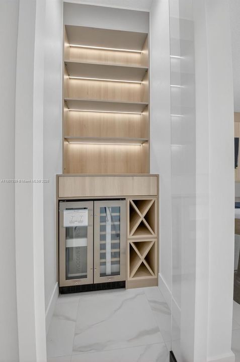 For Rent: $18,000 (5 beds, 7 baths, 4605 Square Feet)