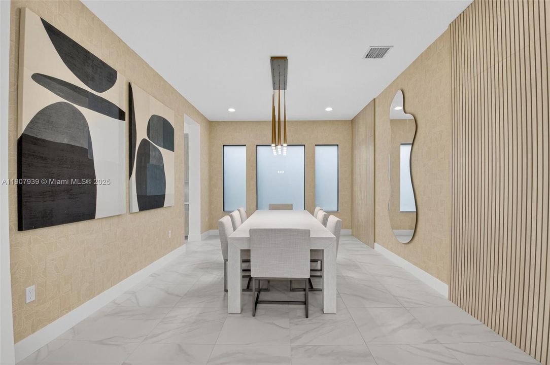 For Rent: $18,000 (5 beds, 7 baths, 4605 Square Feet)