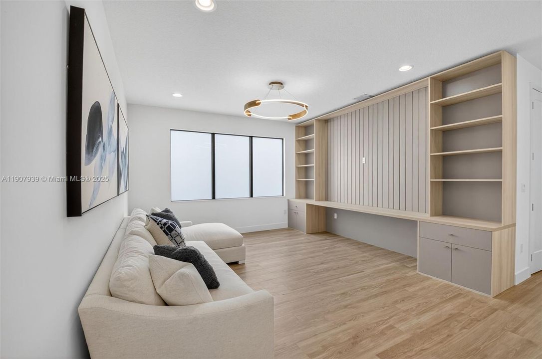 For Rent: $18,000 (5 beds, 7 baths, 4605 Square Feet)