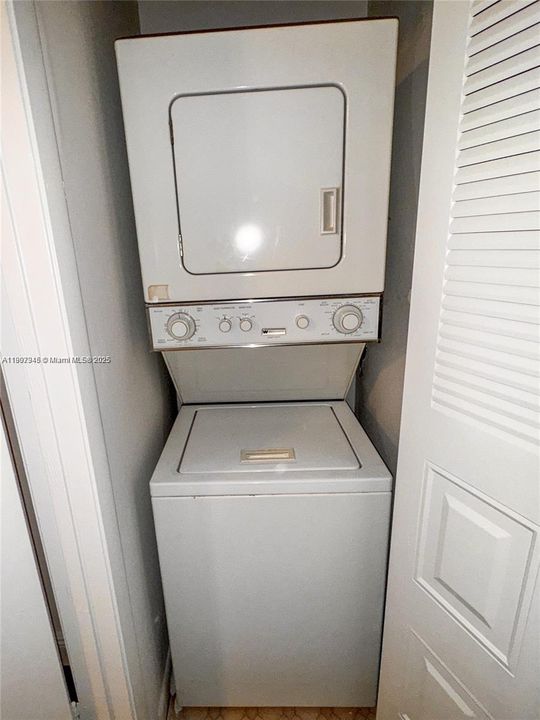 En Venta: $427,000 (2 camas, 1 baños, 0 Pies cuadrados)