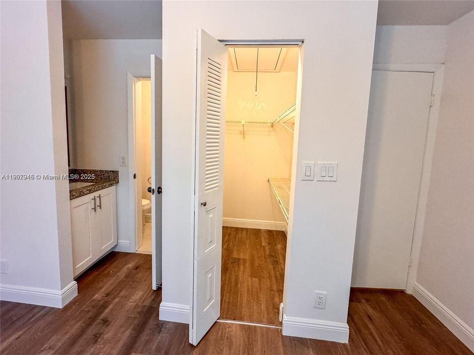 En Venta: $427,000 (2 camas, 1 baños, 0 Pies cuadrados)