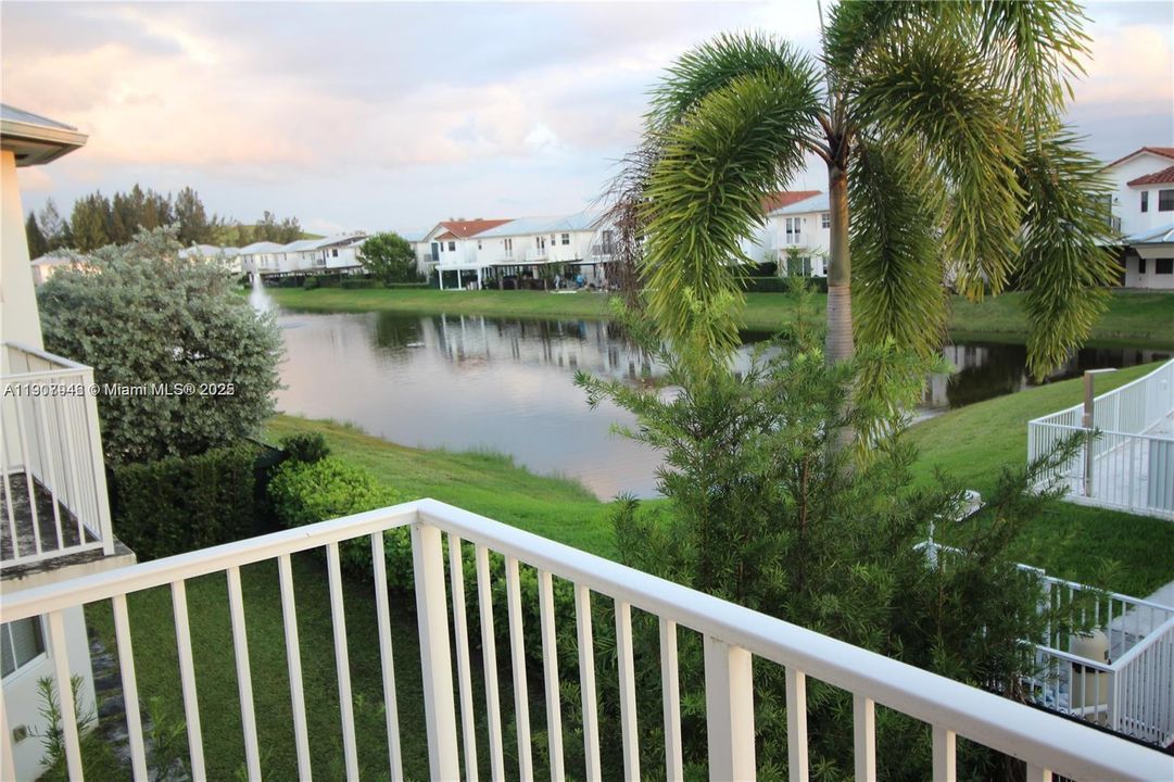 合同活跃: $6,000 (5 贝兹, 4 浴室, 3205 平方英尺)