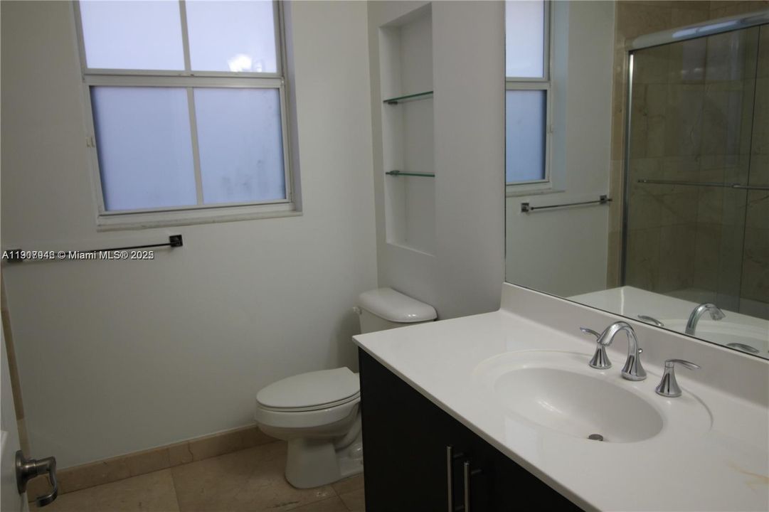 合同活跃: $6,000 (5 贝兹, 4 浴室, 3205 平方英尺)