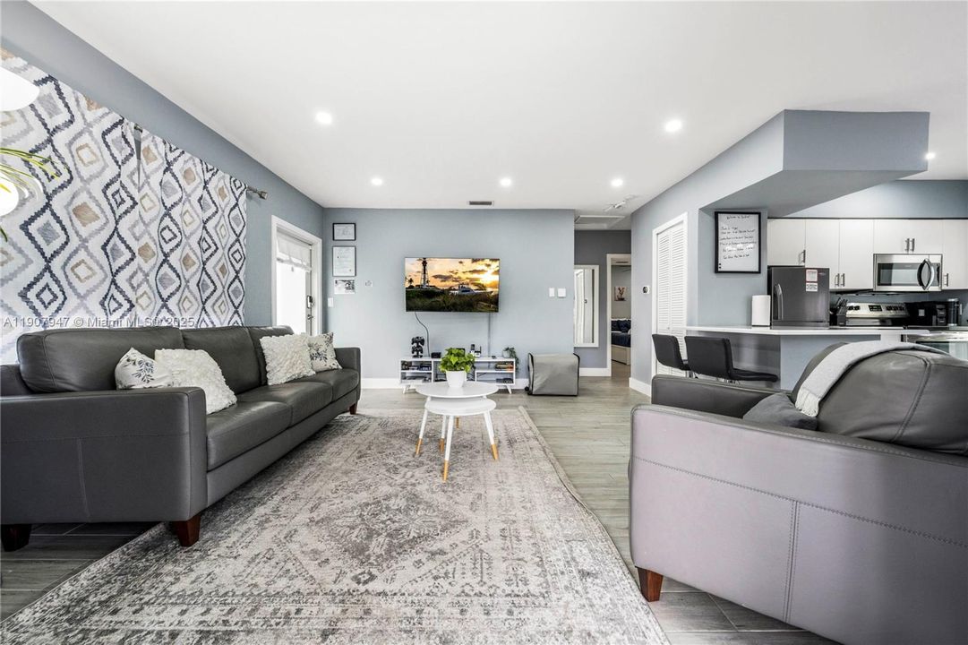 待售: $999,000 (0 贝兹, 0 浴室, 1938 平方英尺)